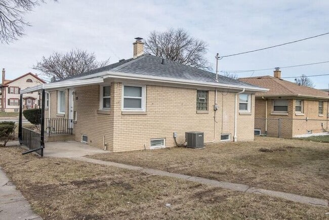 Building Photo - Brick Ranch Single Family Home