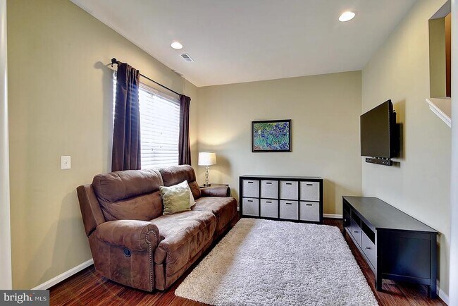 Building Photo - 43893 Eastgate View Drive