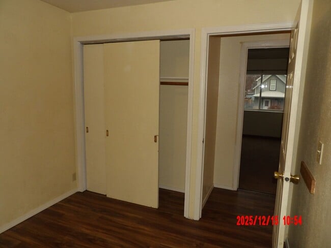 Building Photo - 3 Bedroom Duplex