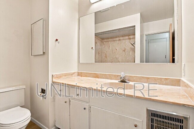 Building Photo - 1410 Inverrary Way