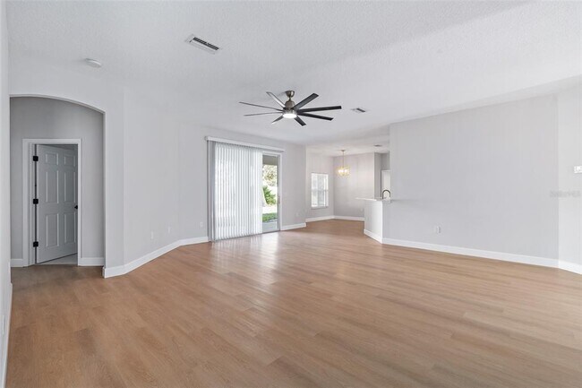 Building Photo - 32 Roxton Ln