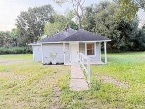 Building Photo - 17119 TX-35