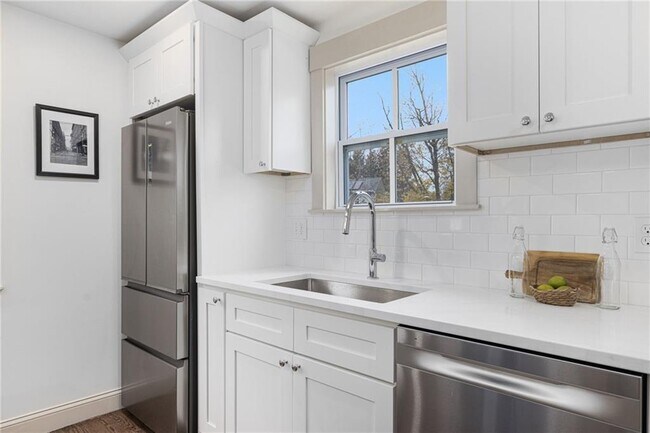 Building Photo - 214 Camp St