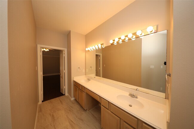 Building Photo - 5539 Mountain Forest Dr