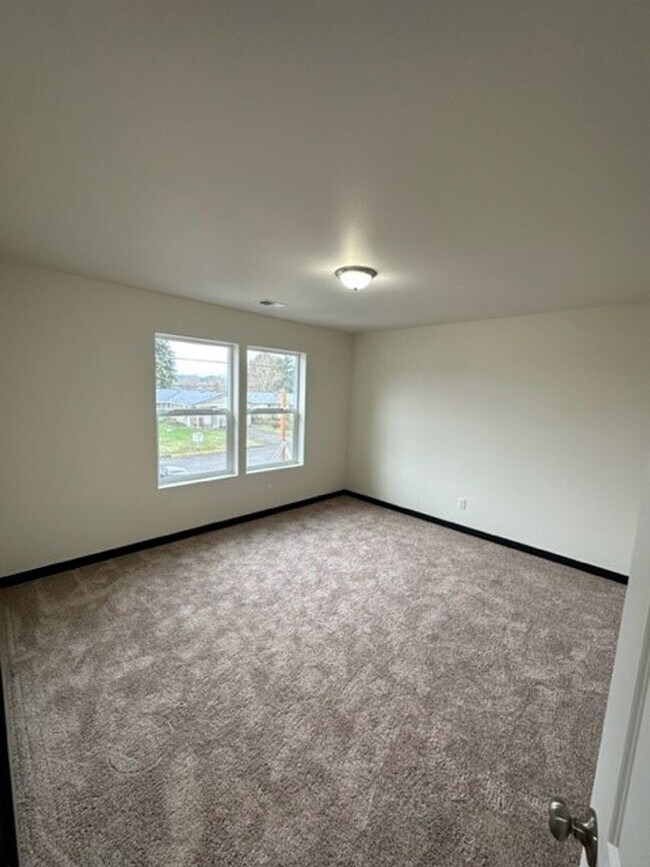 Building Photo - Newer Construction & Pet Friendly! 3 Bed 2.5 Bath Home Available!