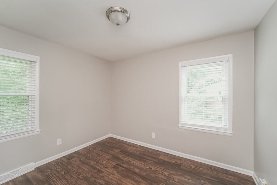 Building Photo - 4944 Springview Rd