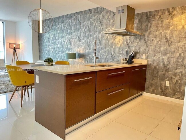 Building Photo - 485 Brickell Ave