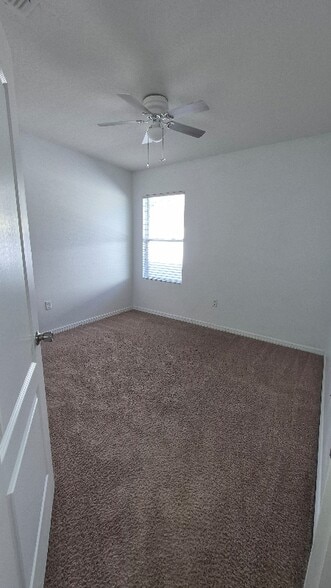 Building Photo - 136 Tracy Cir