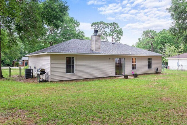 Building Photo - 5163 Jolene Cir