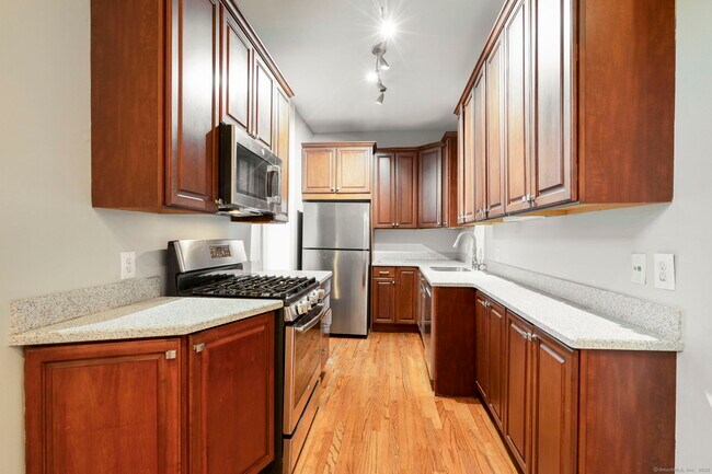 Building Photo - 300 Soundview Ave