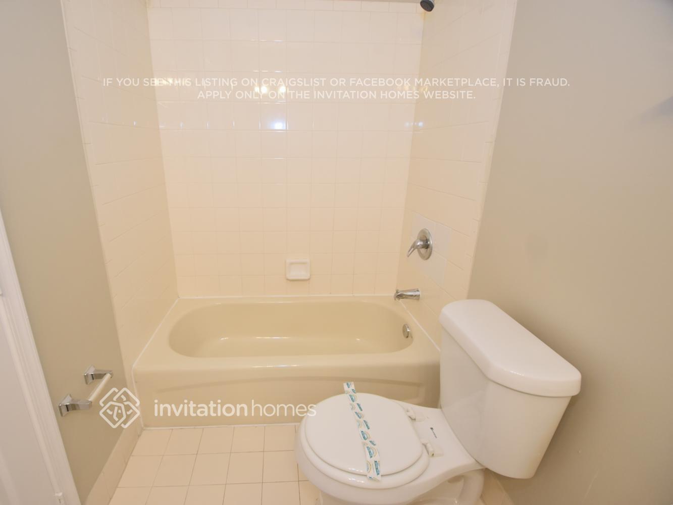 Building Photo - 1359 SW 105th Ave