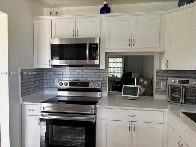 Building Photo - 351 Cambridge Rd