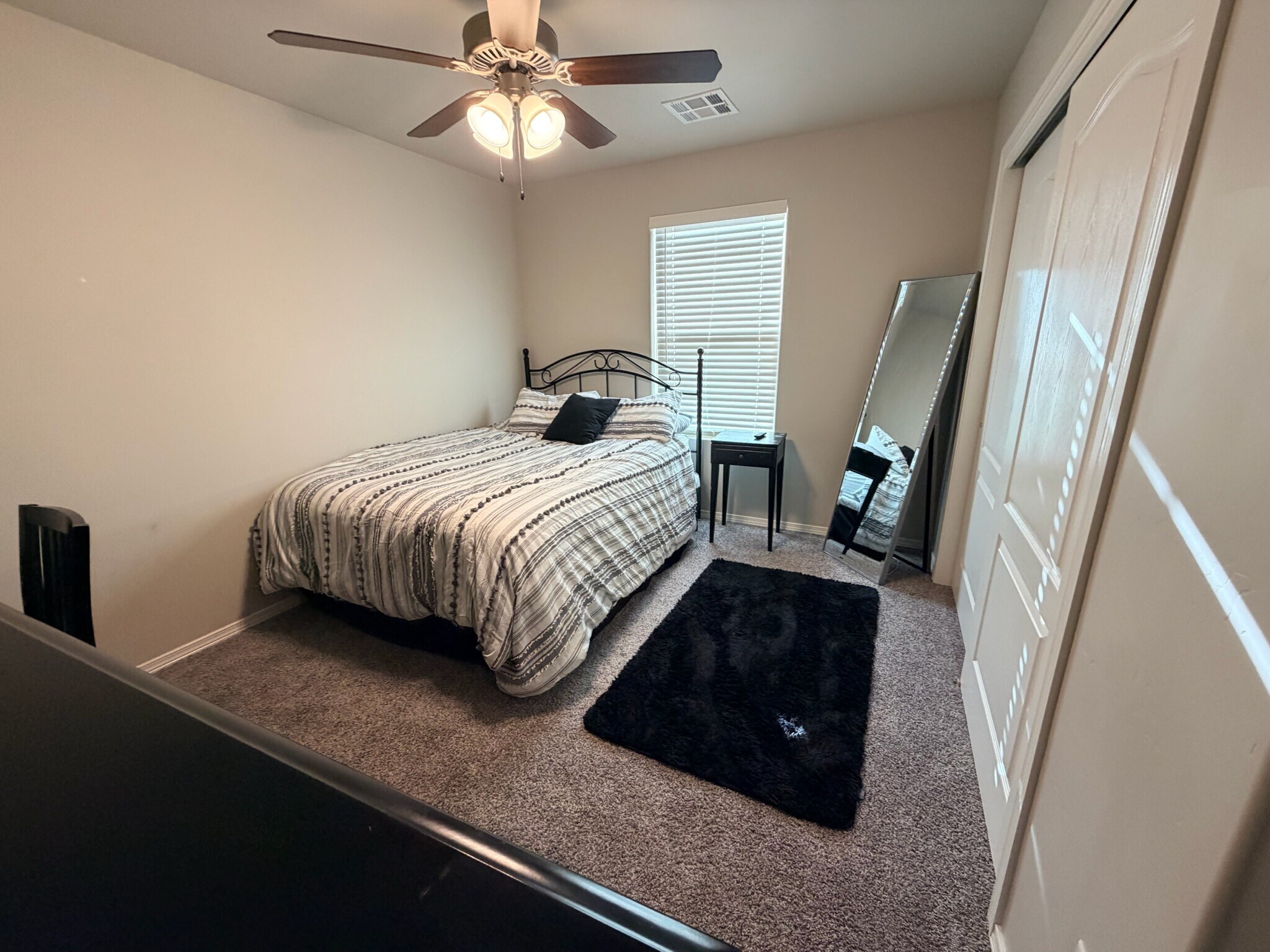 Building Photo - 1418 Santa Thomas St