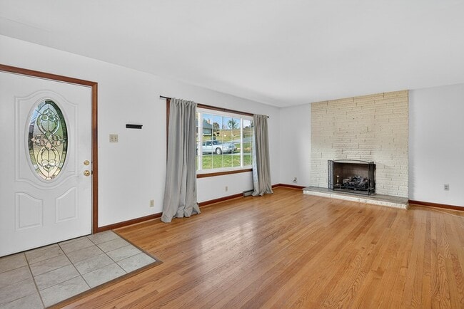 Building Photo - 316 Morningside Dr SW