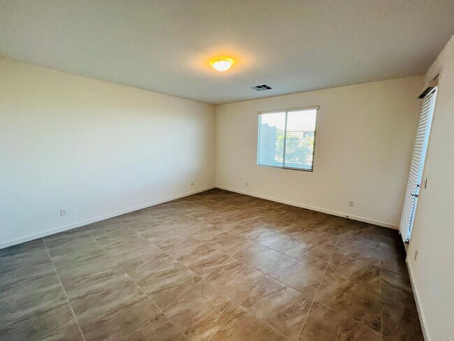 Building Photo - New Summerlin View