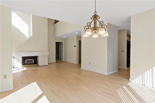 Building Photo - 4 Polo Club Rd