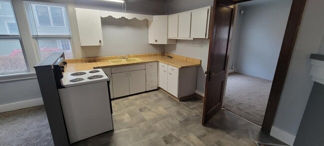 Building Photo - 20 N Willow St