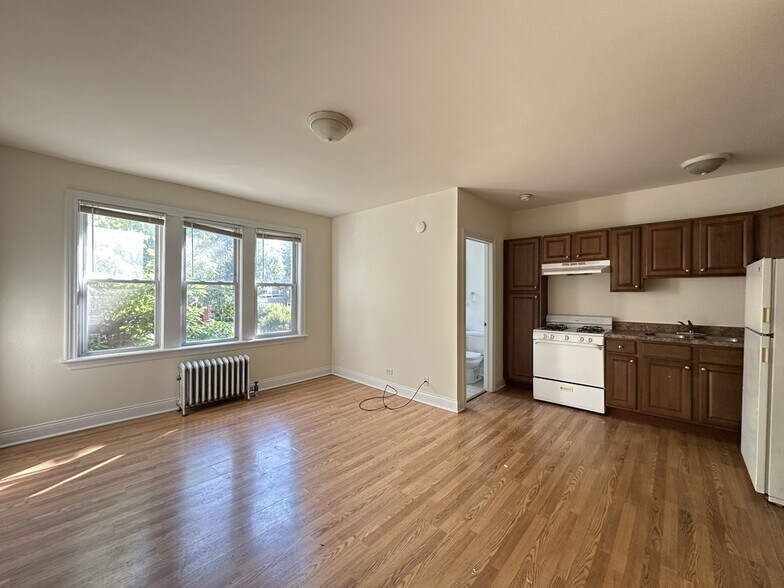 Building Photo - 2600 N Kimball Ave