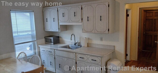 Building Photo - 300 Park Ave