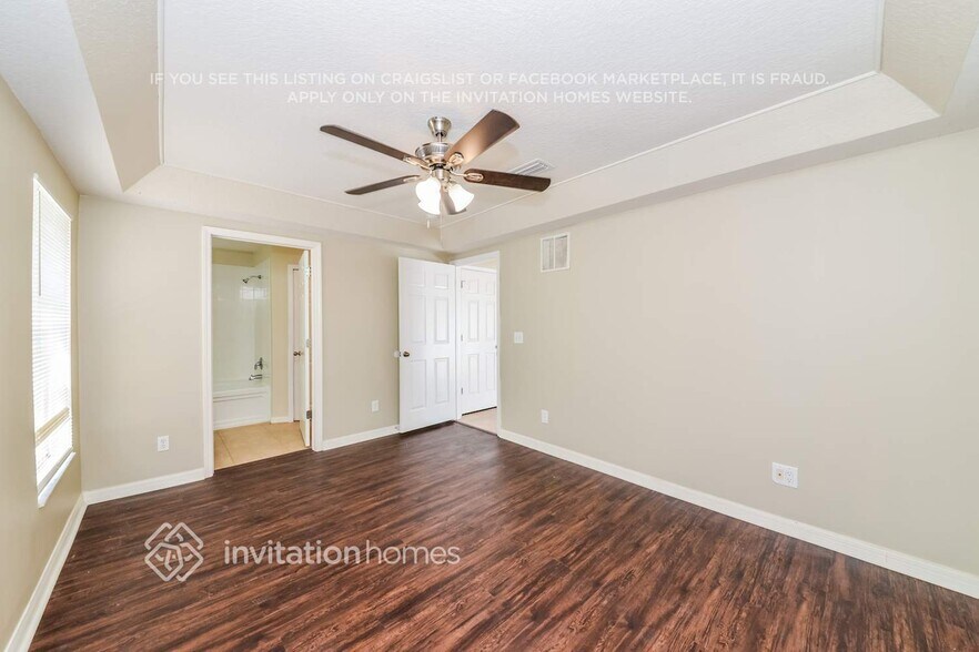 Building Photo - 10710 Lakeside Vista Dr