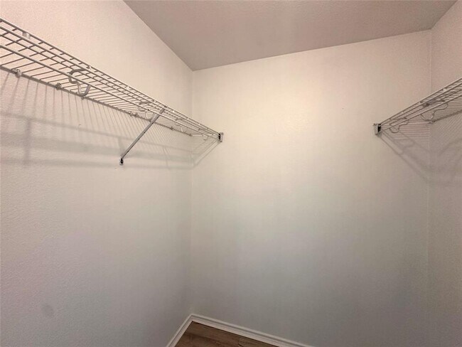 Building Photo - 722 Lavaca Loop