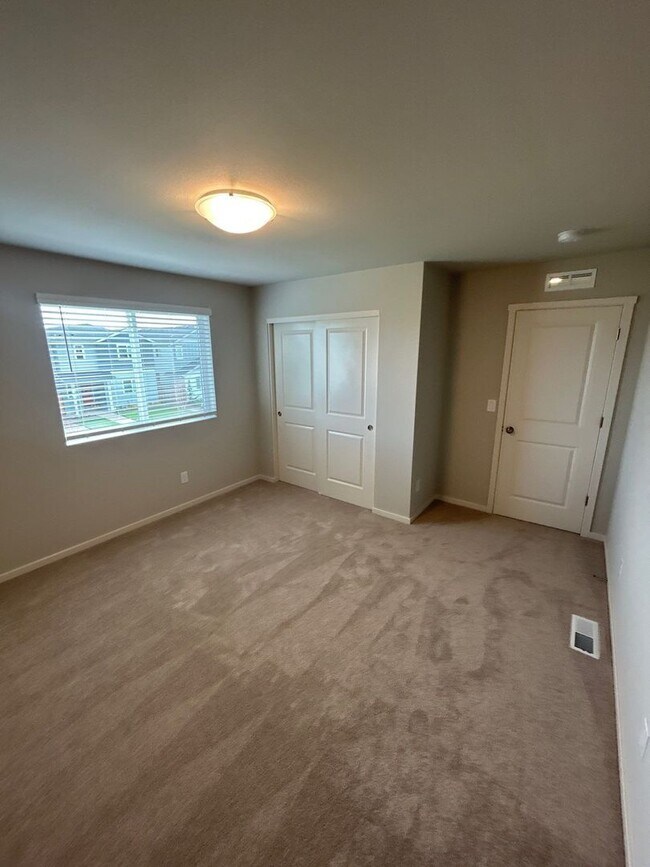 Building Photo - 610 Pickering Ln