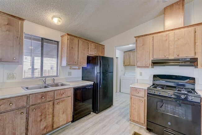 Building Photo - 2 Bedroom, 2 Bath Home Close to Willow Lake in Prescott