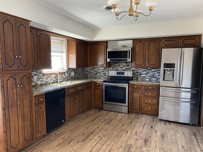 Building Photo - 2413 Robin Ridge