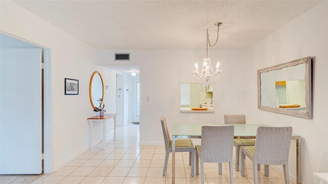 Building Photo - 7787 Golf Cir Dr