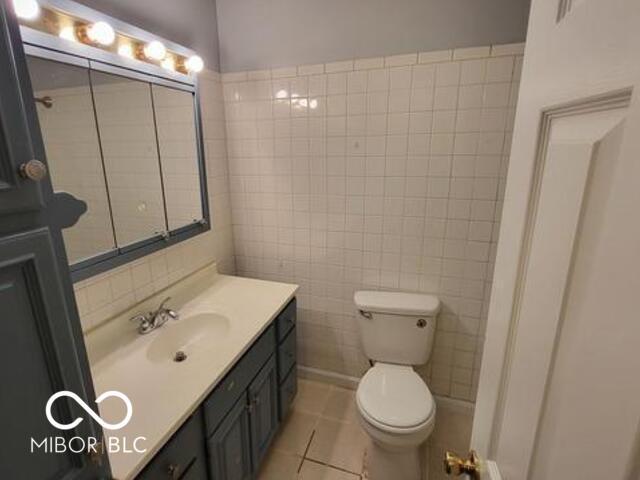 Building Photo - 4825 Hyperion Ct