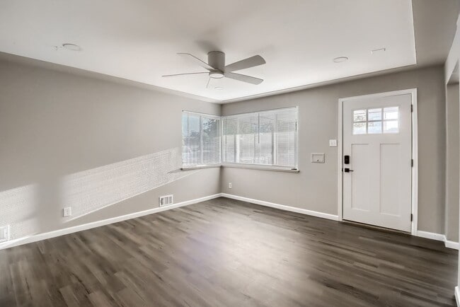 Building Photo - 2 Bedroom duplex in Denver
