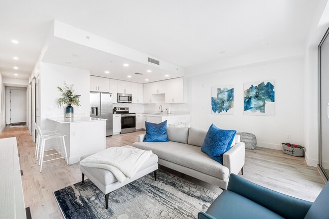 Building Photo - 1709 N Tamiami Trail