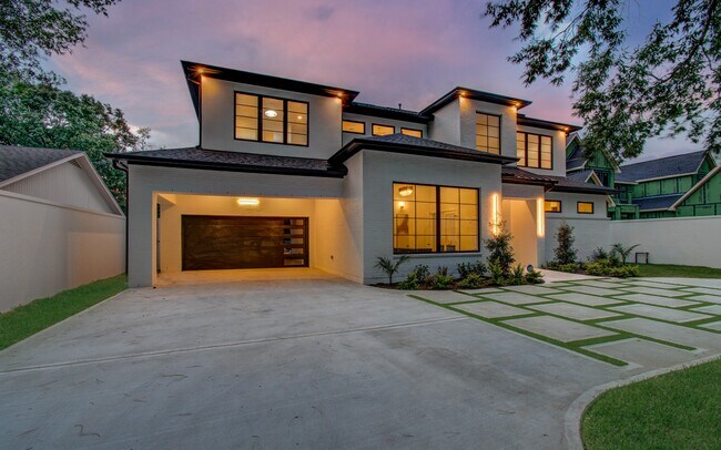 Building Photo - 13034 Memorial Dr