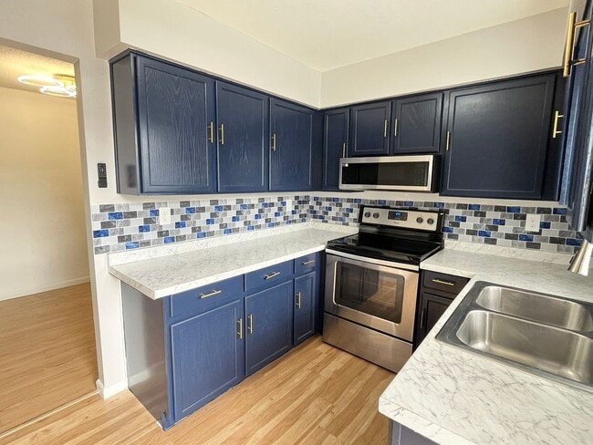 Building Photo - 116 Clifford Ave