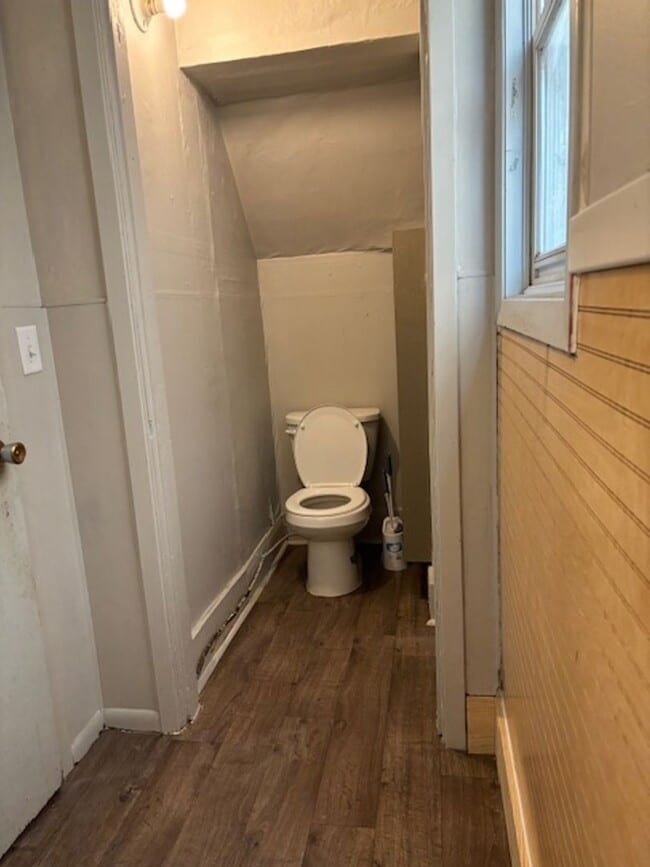 Building Photo - Updated 2 Bed, 1 Bath single family home -...