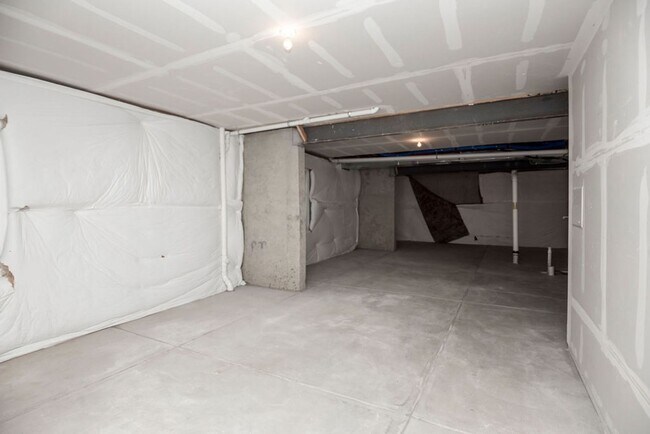 Building Photo - Beautiful Single-Family Home in a Great Location!