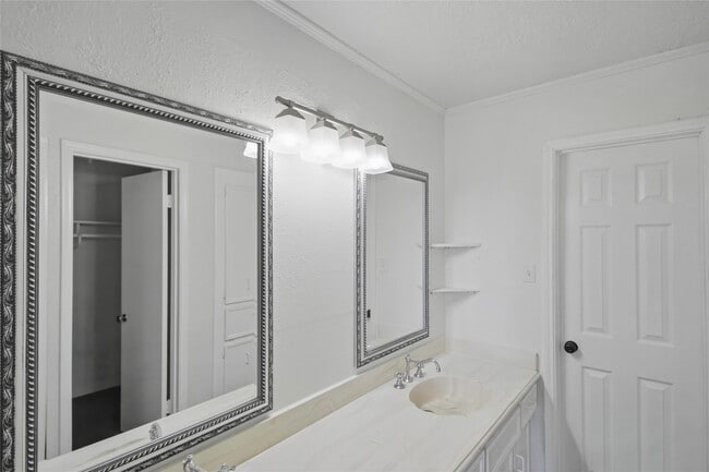 Building Photo - 13811 Crosshaven Dr