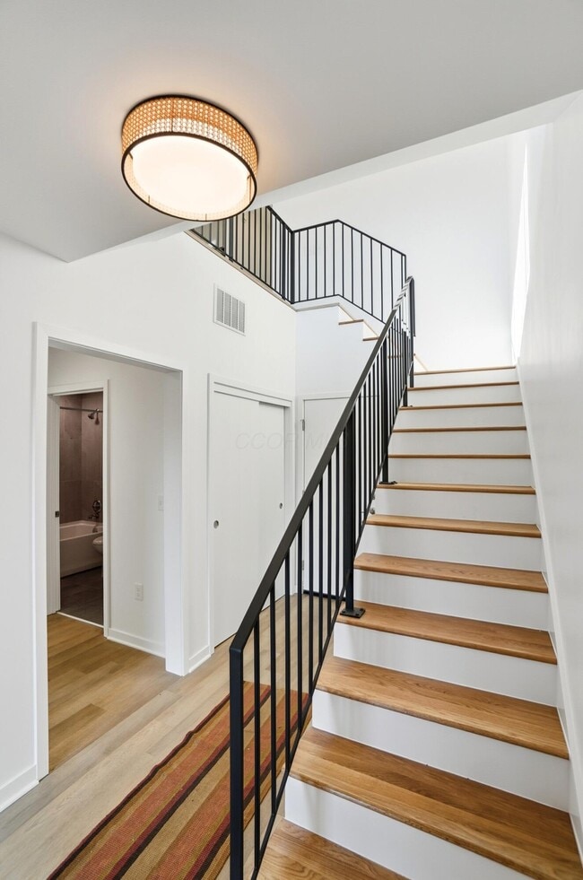 Building Photo - 33 N Blacksmith Ln