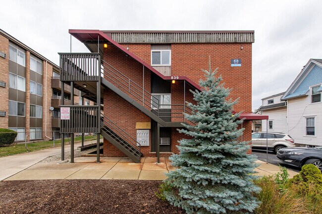 Primary Photo - 839 Tappan-839-6