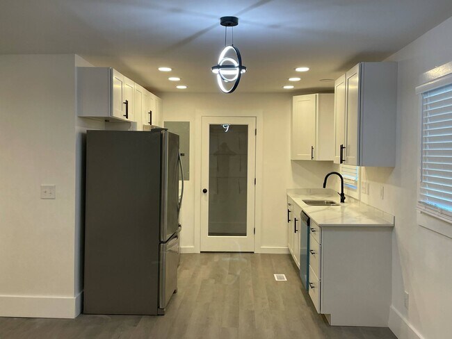 Building Photo - 608 Crawford Rd