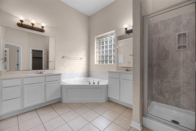 Building Photo - 2220 Comal Springs