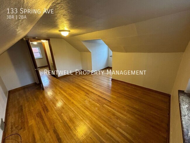 Building Photo - 133 Spring Ave