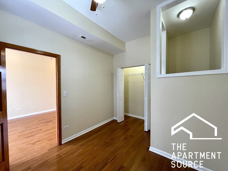 Building Photo - 2028 N Hamlin Ave