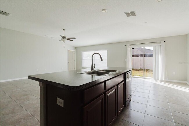 Building Photo - 304 Cascade Bend Dr