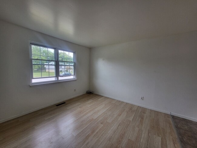 Building Photo - Spacious 3-Bedroom Rental Home in Newark