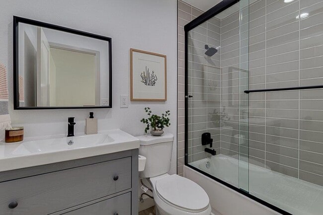 Building Photo - $599 Move in Special - Gorgeous, Open Concept Two Bed Two Bath near Old Town Scottsdale!