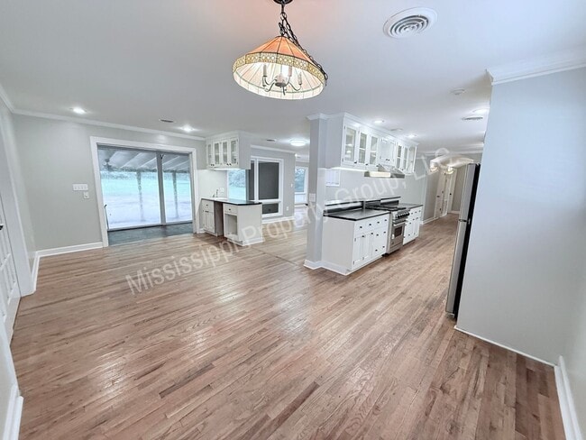 Building Photo - 3BR/3BA For Rent