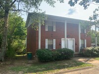 Building Photo - 602 W Scenic Dr