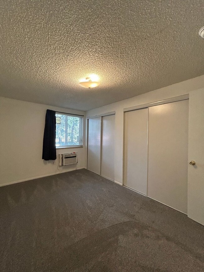 Building Photo - Wonderful 1 BR/1 BA Ground Floor Condo in Secured Bldg!