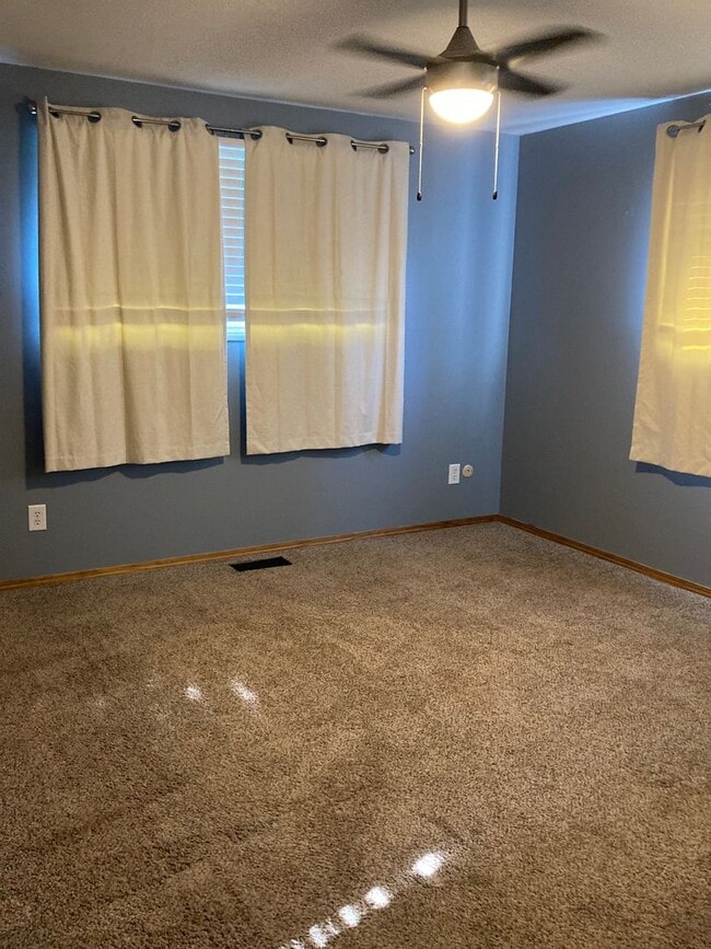 Building Photo - 3 Bedroom, 1 Bath Ranch Home w/Attached 1 ...